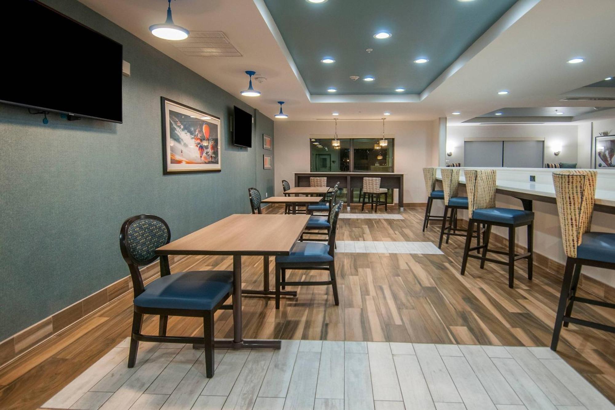 维达利亚河滨万豪唐普雷斯套房酒店 Vidalia 外观 照片